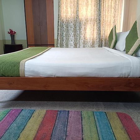 Riverview Guest House Гувахати Экстерьер фото
