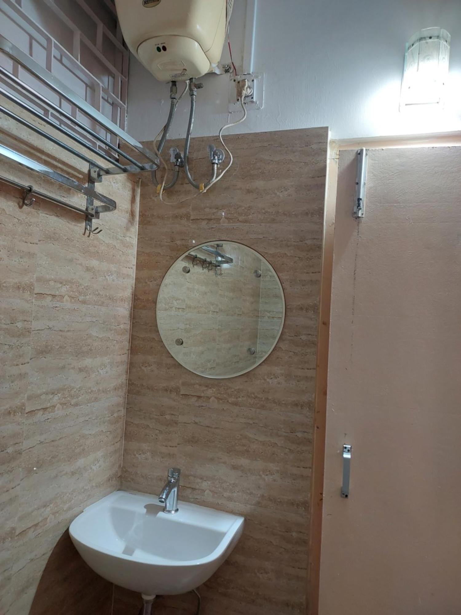 Riverview Guest House Гувахати Экстерьер фото